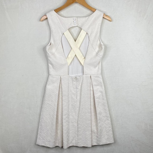 NAF NAF Cream Dimond Textured V-Neck Sleeveless Cross Back Mini Dress Size 40 - Picture 6 of 8